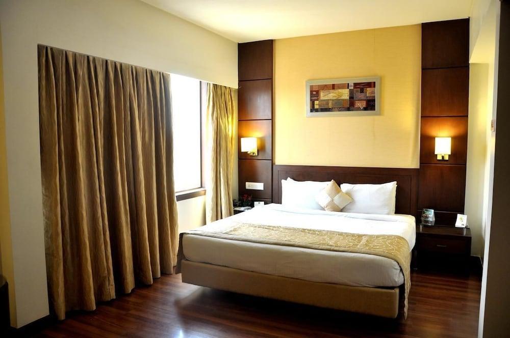 Surestay Plus Hotel By Best Western Indore Buitenkant foto