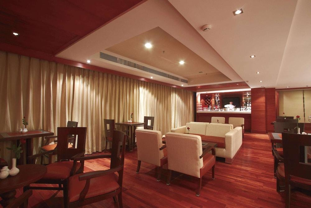 Surestay Plus Hotel By Best Western Indore Buitenkant foto