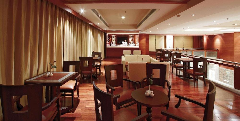 Surestay Plus Hotel By Best Western Indore Buitenkant foto