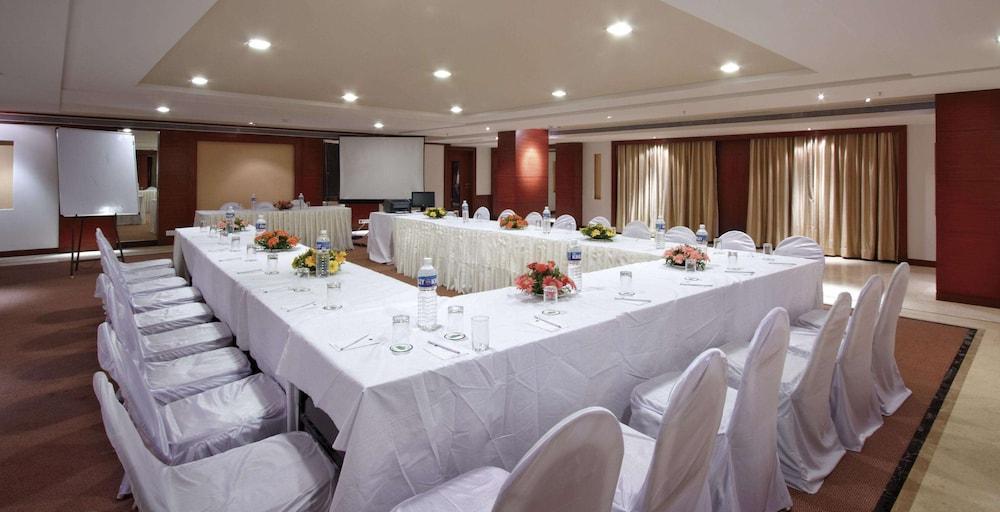 Surestay Plus Hotel By Best Western Indore Buitenkant foto