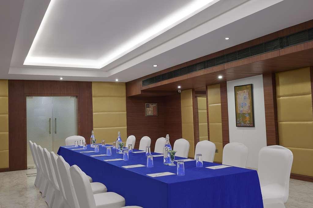Surestay Plus Hotel By Best Western Indore Buitenkant foto
