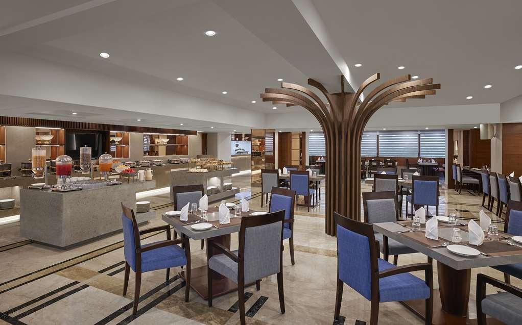 Surestay Plus Hotel By Best Western Indore Restaurant foto