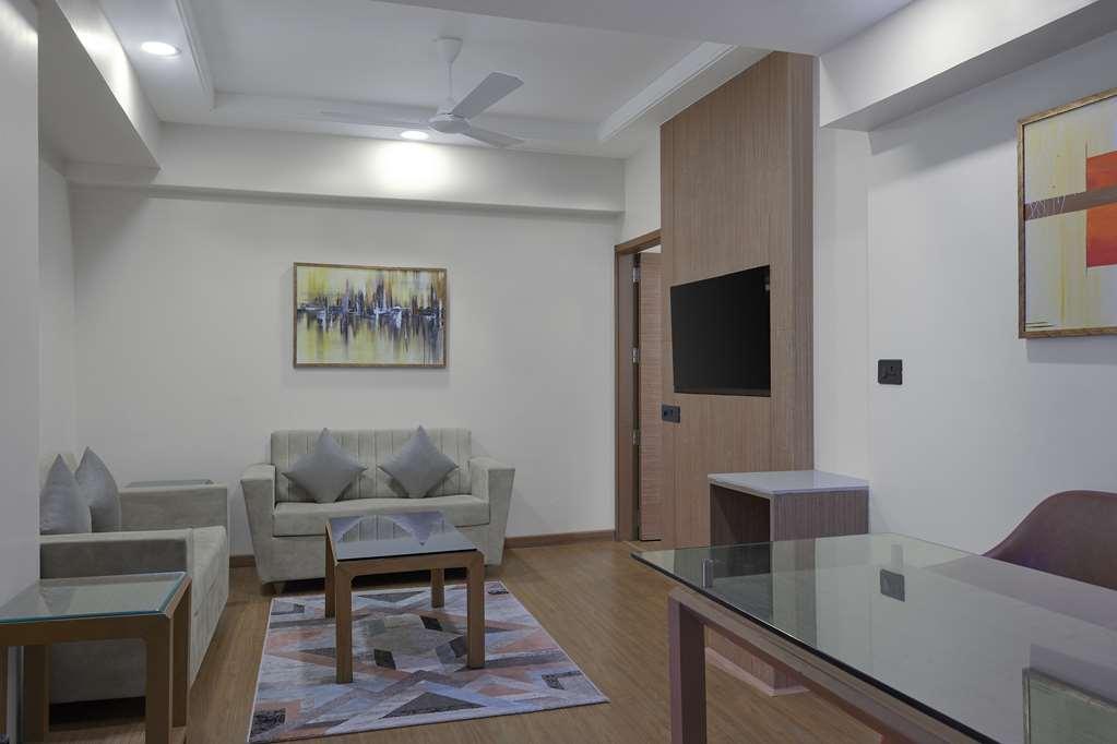 Surestay Plus Hotel By Best Western Indore Kamer foto
