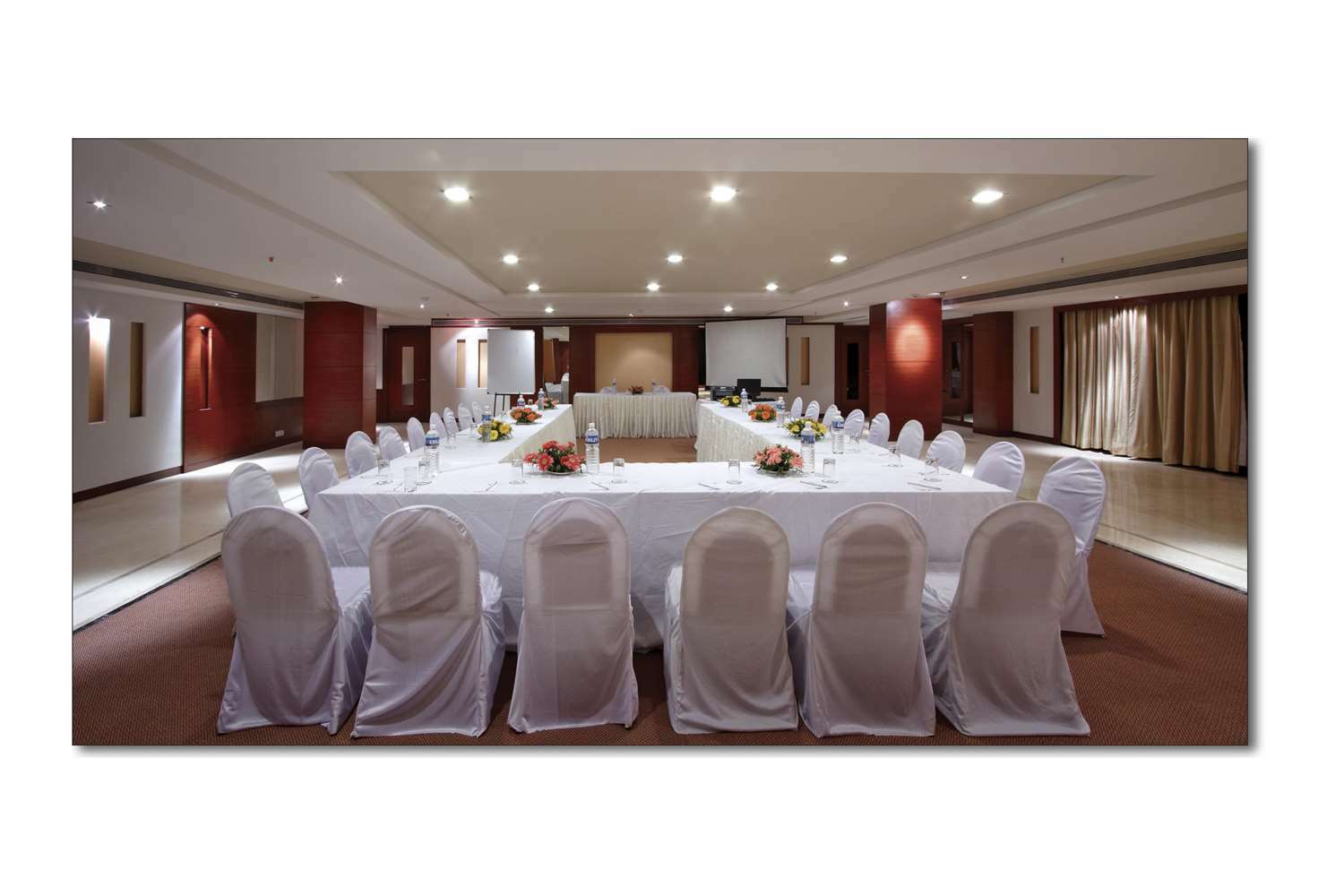Surestay Plus Hotel By Best Western Indore Zakenleven foto