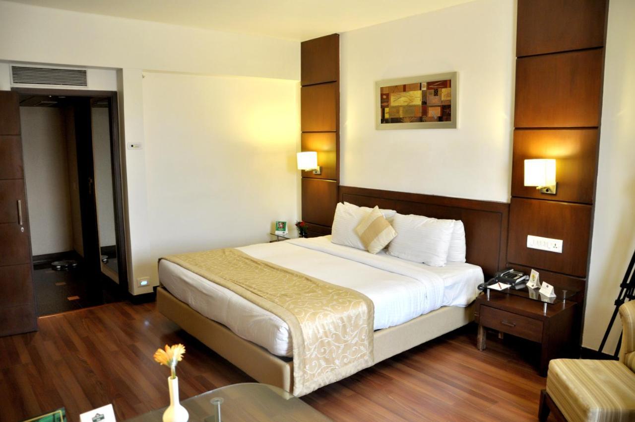 Surestay Plus Hotel By Best Western Indore Kamer foto