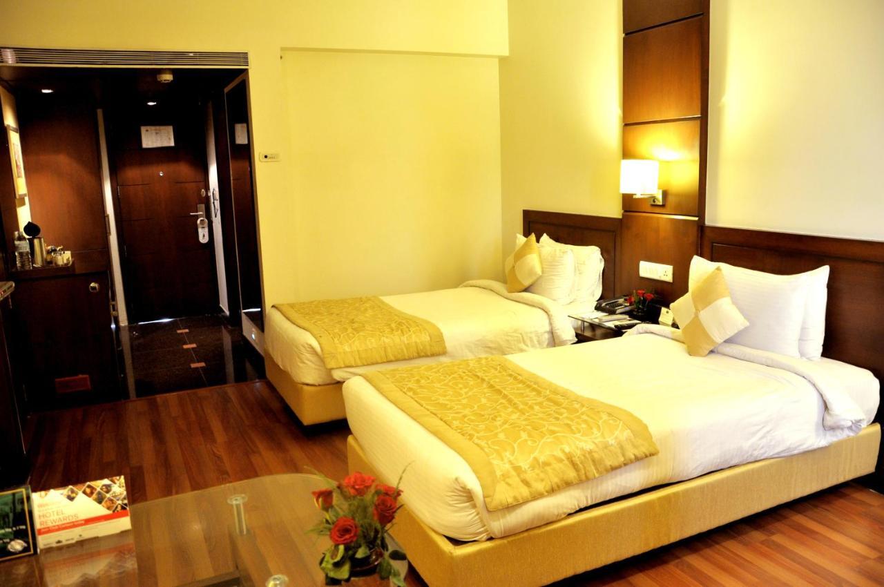 Surestay Plus Hotel By Best Western Indore Kamer foto