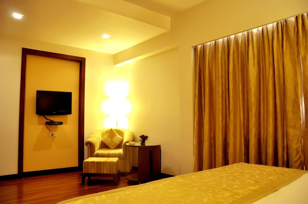 Surestay Plus Hotel By Best Western Indore Kamer foto