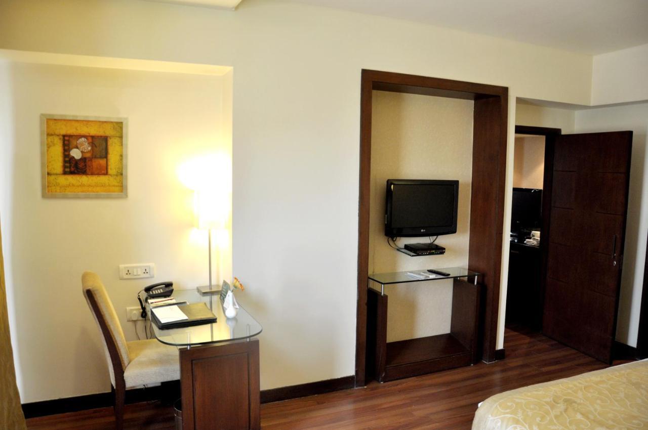 Surestay Plus Hotel By Best Western Indore Kamer foto
