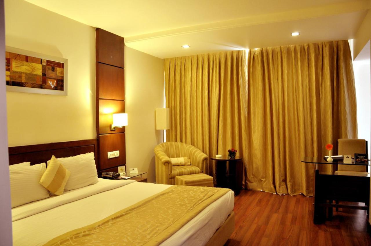 Surestay Plus Hotel By Best Western Indore Kamer foto