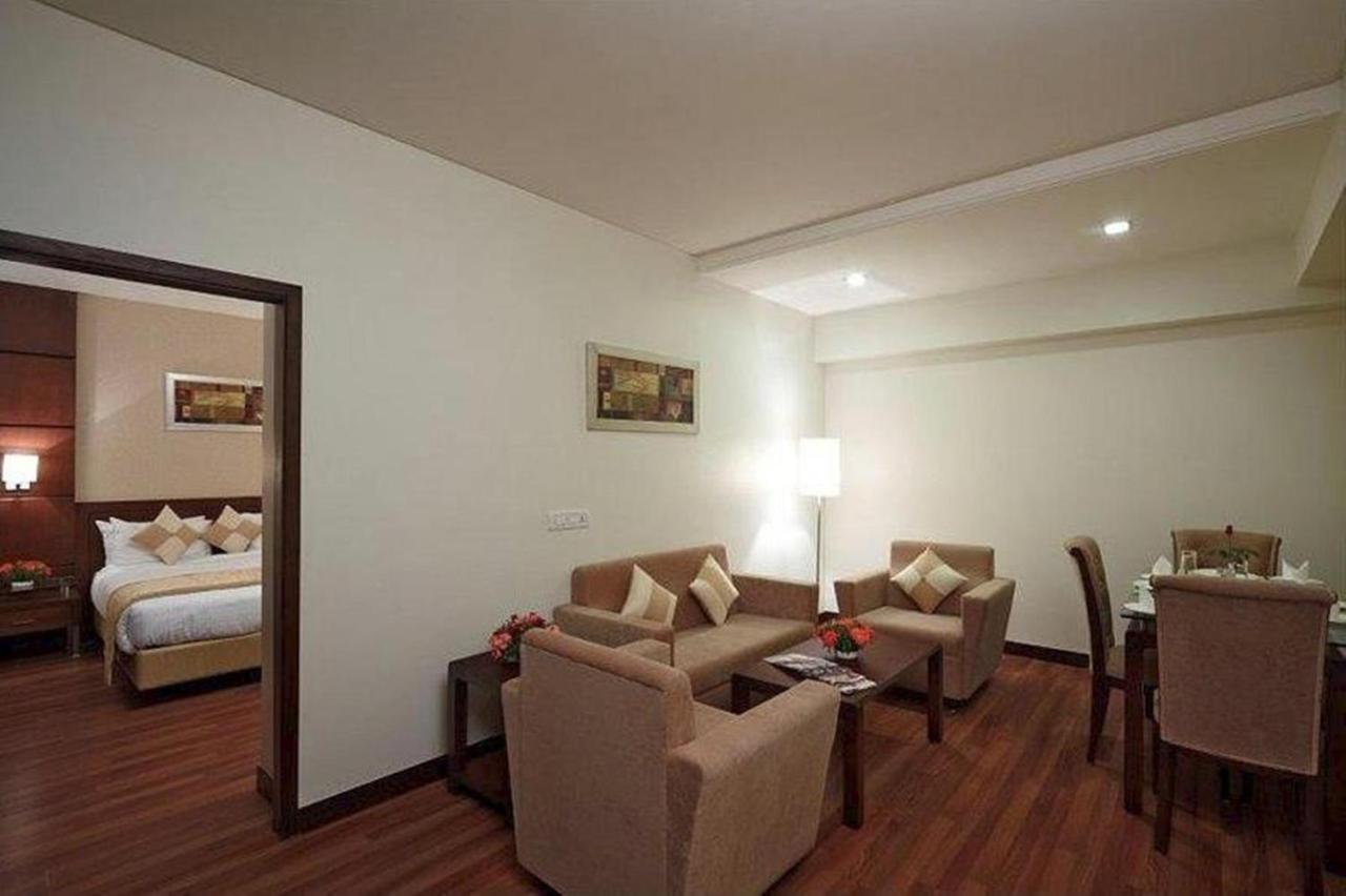 Surestay Plus Hotel By Best Western Indore Buitenkant foto