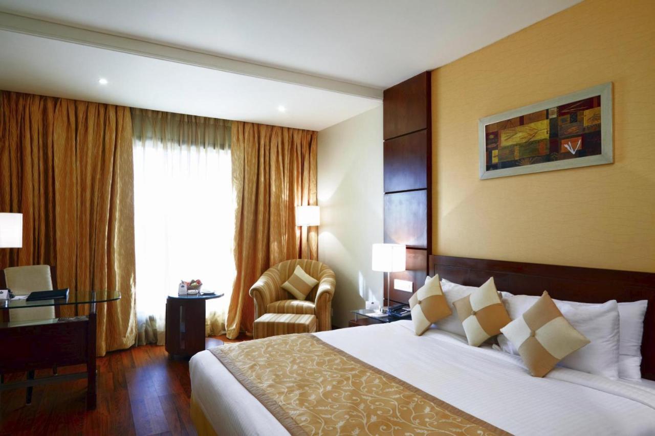 Surestay Plus Hotel By Best Western Indore Buitenkant foto