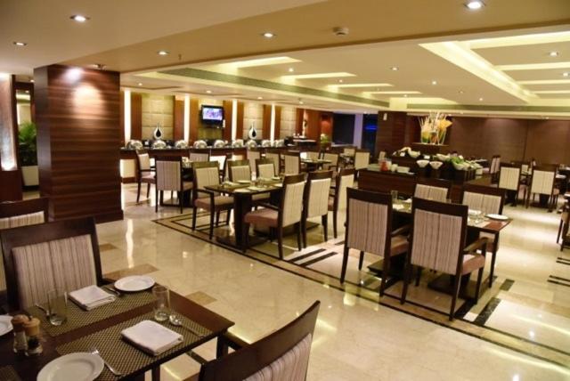 Surestay Plus Hotel By Best Western Indore Buitenkant foto