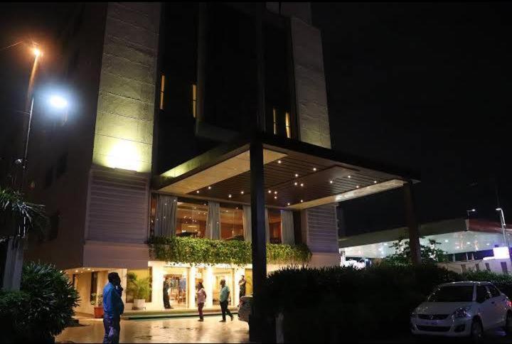 Surestay Plus Hotel By Best Western Indore Buitenkant foto