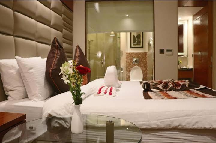 Surestay Plus Hotel By Best Western Indore Buitenkant foto